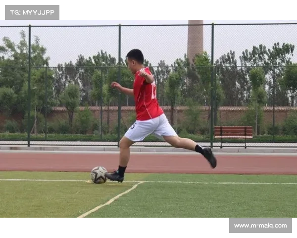 泳池对决精彩纷呈，老将新秀同场竞技